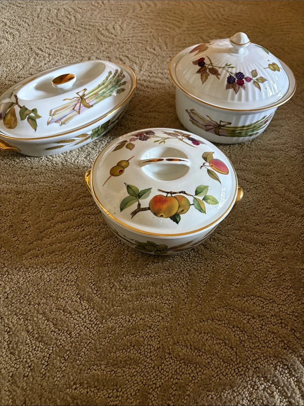 Royal Worcester Porcelain Covered Bowl with Fruit Motif and Gold Trim